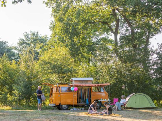 Emplacement : tente + électricité (pas d'accès voiture)