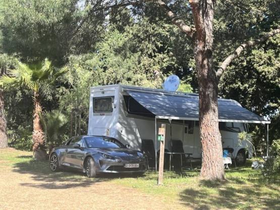 Forfait Privilège (1 tente, caravane ou camping-car / 1 voiture / électricité 10A)
