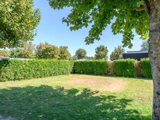 Basisprijs COMFORTPLAATS (1 tent, caravan of camper / 1 auto / elektriciteit 10A)