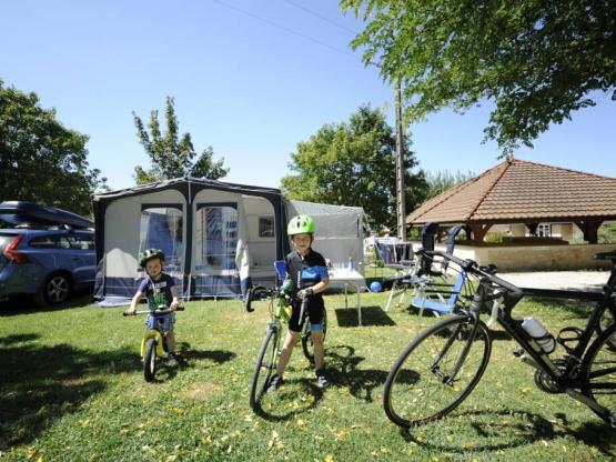 EMPLACEMENT CONFORT 100 m² + électricité 10 A
