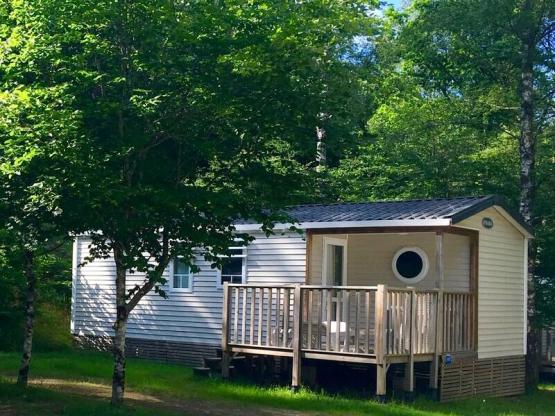 Mobil-home Standard 27 m² (2 chambres) + TV avec une terrasse intégrée semi-couverte 7m²