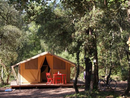 Lodge toilé 2ch terrasse couverte.