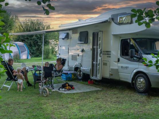 Emplacement Grand Confort XL 120-150 m² (Branchement Eau + Assainissement + Electrique 10 amp)