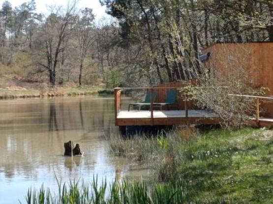 New 2026 ! Cabane Aqualodge nature© Premium, climatisation, TV, 2 SDB, terrasse 40 m² sur l'eau