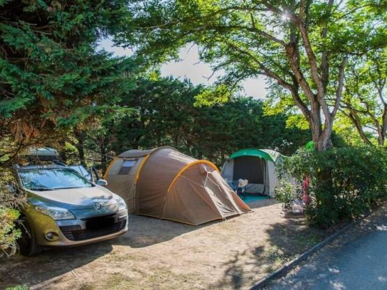 Emplacement Access / 1 véhicule / électricité / eau + eaux usées