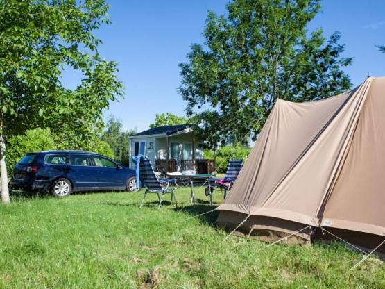 Castel Suite : luxe staanplaats  Luxe 180m²met privé sanitair- elektriciteit 16A - auto op staanplaats