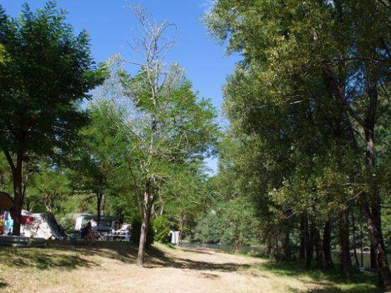 Emplacement bord de rivière 120m2