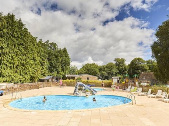 Lodge Moorea 5,5 m² auf Holzboden von 11 m² - 1 Schlafzimmer mit 2 Betten von 80/190.