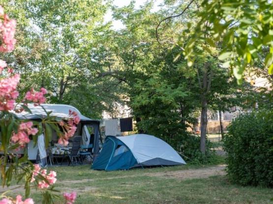 EMPLACEMENT + VEHICULE + TENTE/CARAVANE/CAMPING-CAR