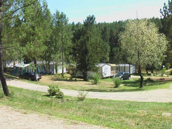 Emplacement XXL Tribu 200 m² avec électicité 16 A inclus