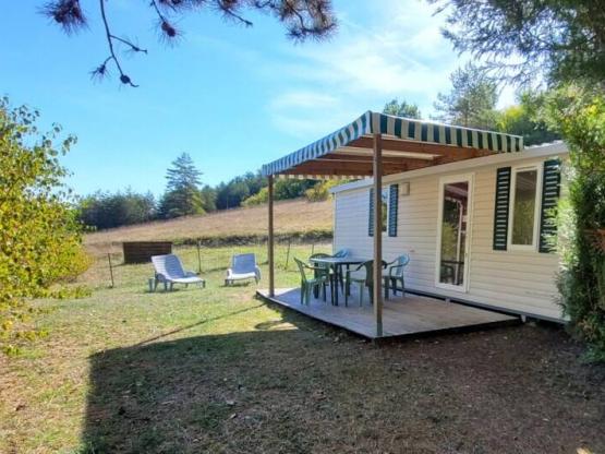 Mobilhome Bambino avec télévision - 2 chambres - Terrasse couverte -