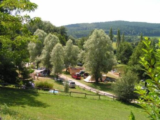 Tarif Confort :  Emplacement + 1 véhicule, caravane/tente ou camping-car + électricité 10A