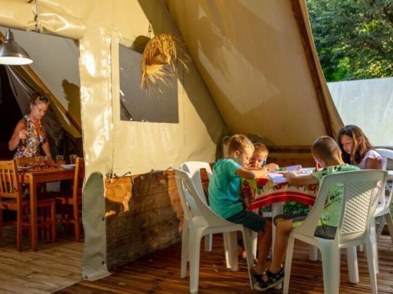 Tente Lodge Amazone 22m² sans sanitaires sur pilotis