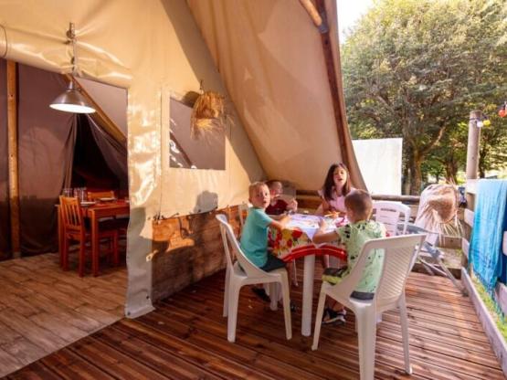 Tente Lodge Amazone 22m² sans sanitaires sur pilotis