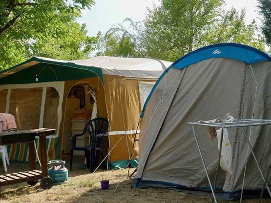 Forfait Confort 10A (1 tente, 1 caravane ou 1 camping-car 5m max/ 1 voiture)