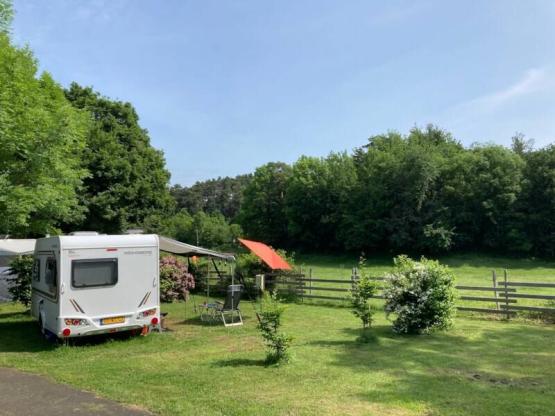 Camping : Emplacement Classique pour caravan ou camping-car (électricité pas inclus)