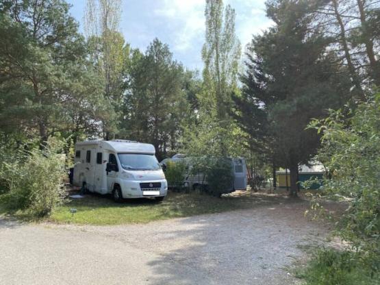 Basisprijs Comfortplaats (1 tent/caravan+1 voertuig of 1 camper of 1 busje met 6A-elektriciteit)