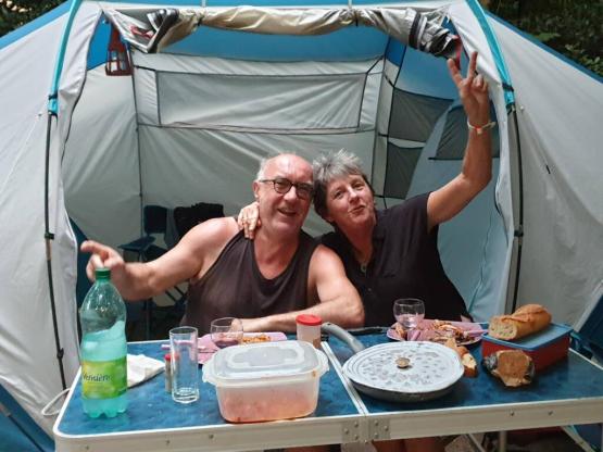 Forfait Super Confort : Emplacement + voiture+ électricité 6A + location frigidaire