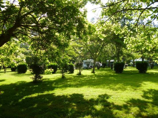 Emplacement camping pour tente, caravane ou camping-car 10A