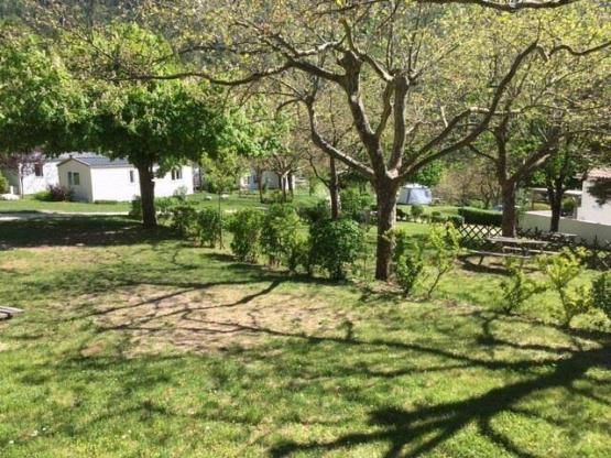 Pauschale: Stellplatz + umgebauter LKW oder Kombi VW oder kleiner Wohnwagen (2 Personen + 1 Fahrzeug)