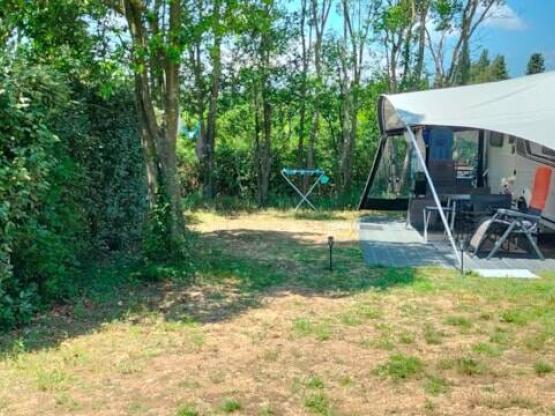 Emplacement Confort + de 100 m²,éléctricité inclus-Véhicule Max 7.5 mètres