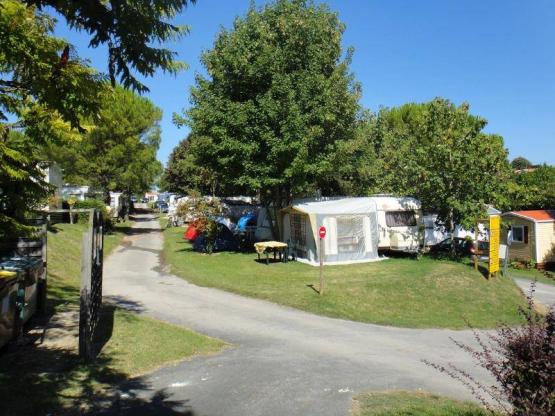 Emplacement + véhicule