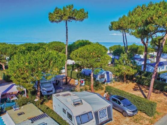 Staanplaats caravan / camper  / tent (Parc La Mer)
