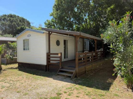 Mobil-home CYPRES Confort 29m² (3 chambres) - terrasse couverte 16 m² - TV + Climatisation