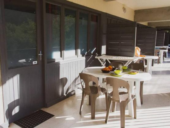 Studio 3 Plätze mit Balkon + Klimaanlage + TV 20 m2