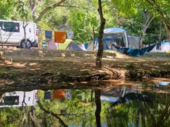 Basisprijs Natuurplaats (1 tent, caravan of camper / 1 auto)