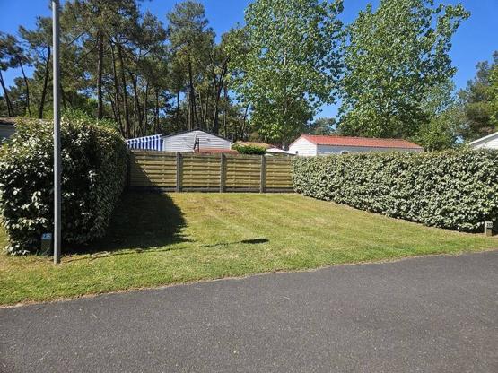 Forfait de base : 2 personnes , emplacement avec électricité 10 ampères + voiture  inclus