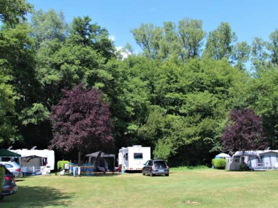 Stellplatz für Wohnmobil, Wohnwagen oder Zelt (mit Auto)