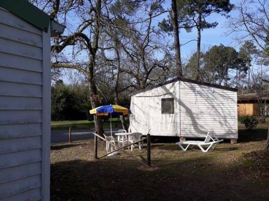 Mobil-home 2 chambres sans sanitaires 16m² (cuisine équipée) + terrasse couverte 15m²