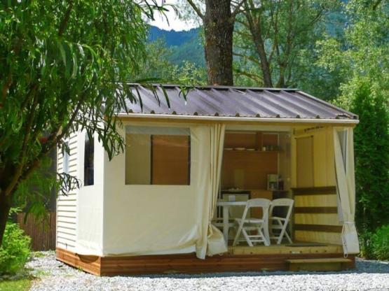 Mobil-home 2 chambres sans sanitaires 16m² (cuisine équipée) + terrasse couverte 15m²