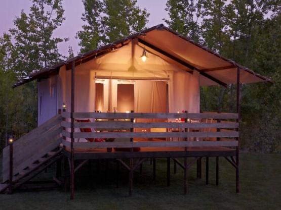 Cabane Lodge Standard 20m² 2 chambres + serviettes et draps + terrasse couverte + TV