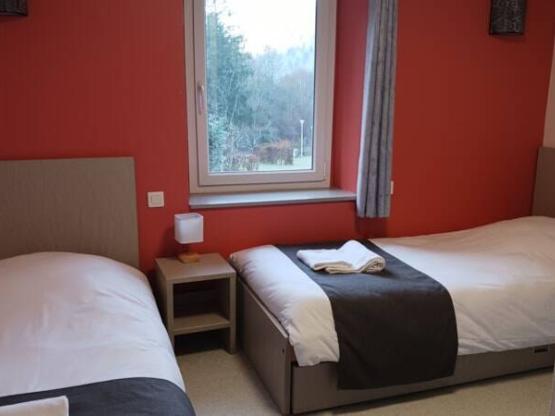 10 / CHAMBRE SINGLE OU TWIN AVEC TELEVISION