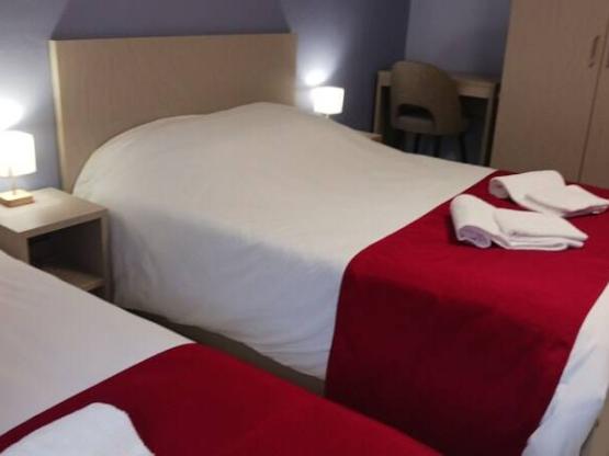 21/ CHAMBRE DOUBLE A TRIPLE AVEC TELEVISION