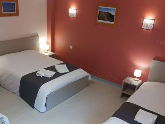 14/ CHAMBRE QUADRUPLE AVEC TELEVISION