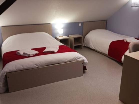 23 / CHAMBRE DOUBLE A TRIPLE  AVEC TELEVISION