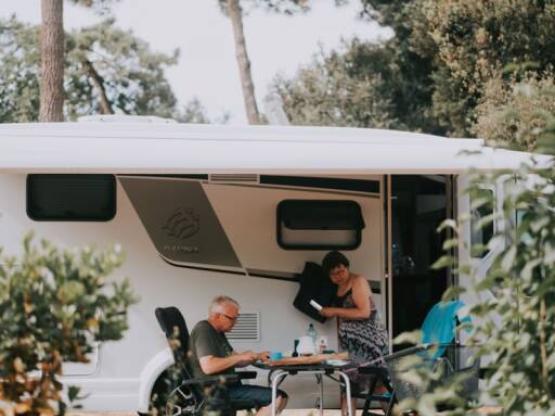 Stellplatz EDEN  (Wohnwagen / Strom 12A) +  Abwasseranschluss