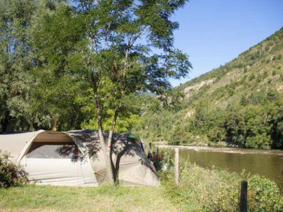 Stellplatz Am Fluss (Zelt, Wohnwagen, Wohnmobil / 1 Auto + Strom 10A)