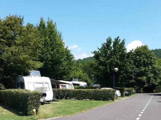 Forfait Privilège (1 caravane ou camping-car / 1 voiture / électricité 10A) + Raccordement eau et évacuation des eaux usées