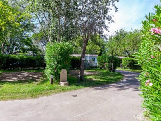 Emplacement nature pour tente/caravane/camping-car avec électricité 10A