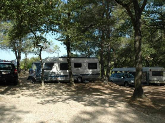 Emplacement avec électricité 10A + véhicule