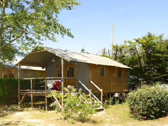 Hütte Lodge Standard 38m² (2 Zimmer) überdachte Terrasse 8m²