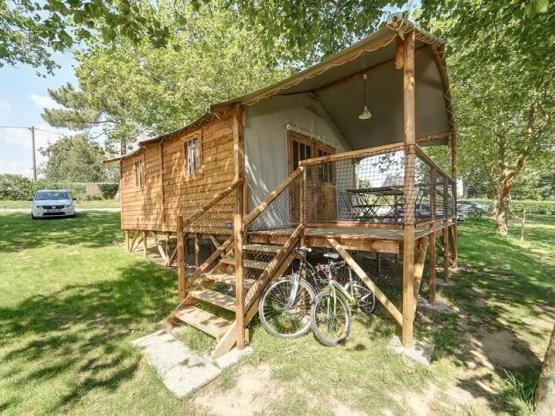 Hut Lodge STANDARD 38m² (2 slaapkamers) overdekt terras 8m²