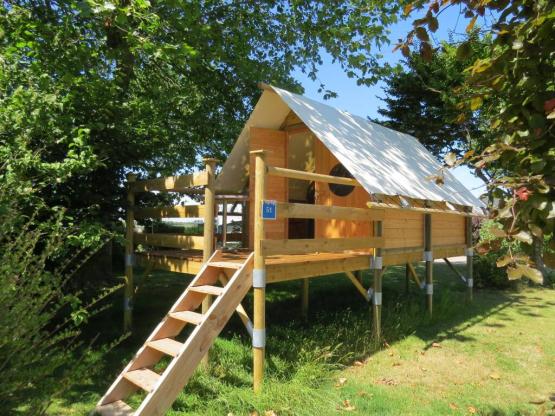 Mini canadienne sur pilotis Standard 8 m² - électricité 10A - 1 chambre + Terrasse - sans sanitaires