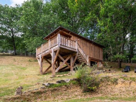 CABANE dans les arbres 24m² / 1 chambre - terrasse couverte