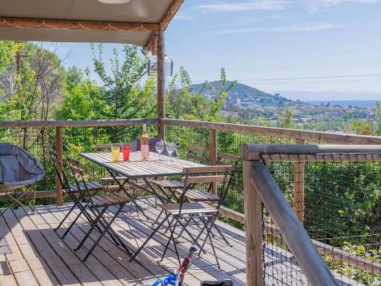 Cabane Lodge sur pilotis