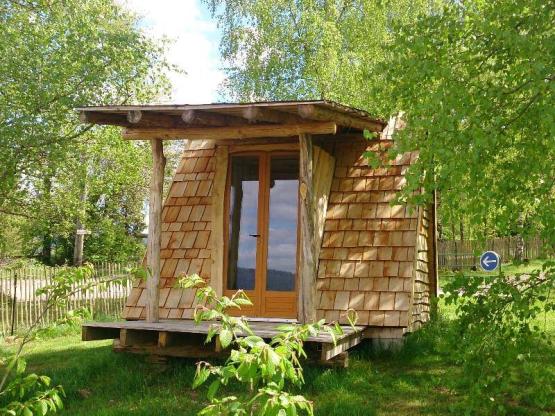 Cabane Le Randonneur - équipée d'un lit double et du matériel de camping